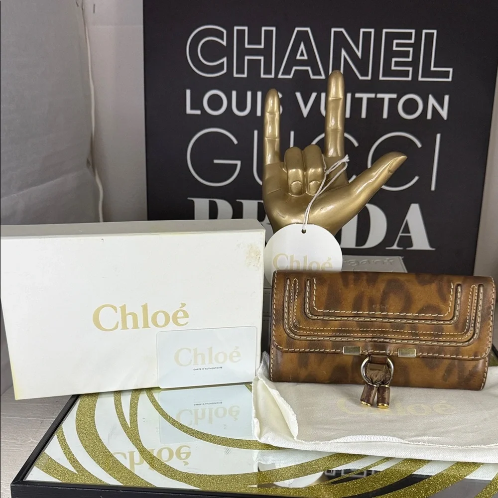 Chloe Brown Leather Wallet with Gold Details - Picture 3 of 10